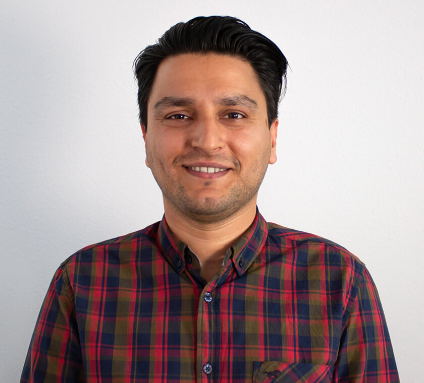 Porträt von Hassan Shahriyari, biologisch-technischer Assistent (BTA) bei MDI Limbach in Berlin